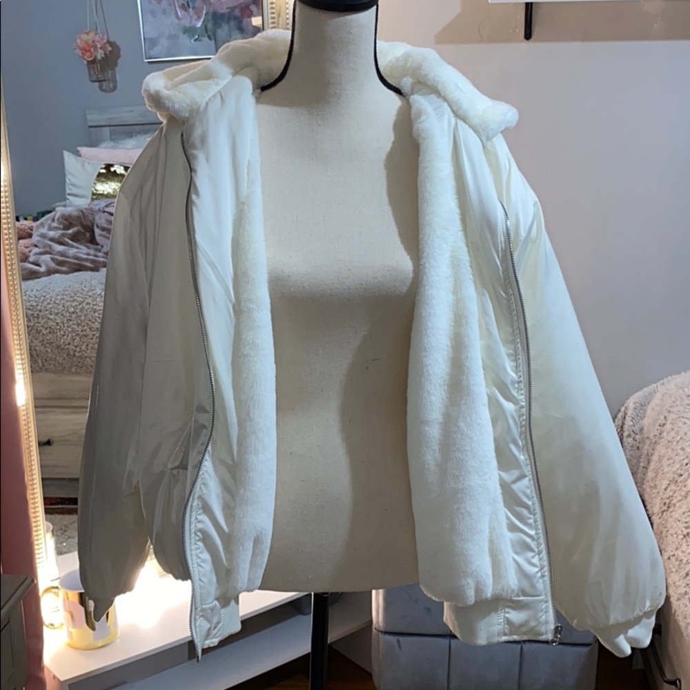 Brand New Med Oversized Beige Fashion Nova Bomber